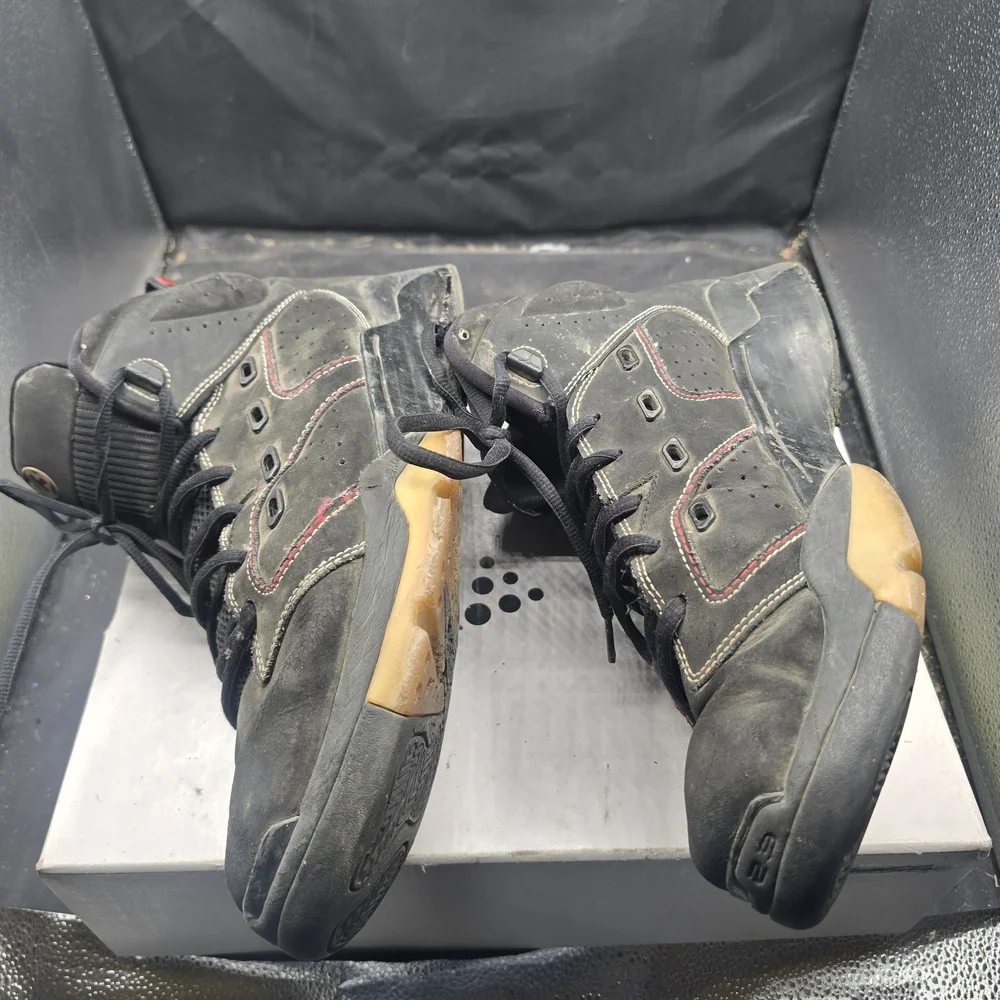 Nike Black‎ and Red Athletic Shoes